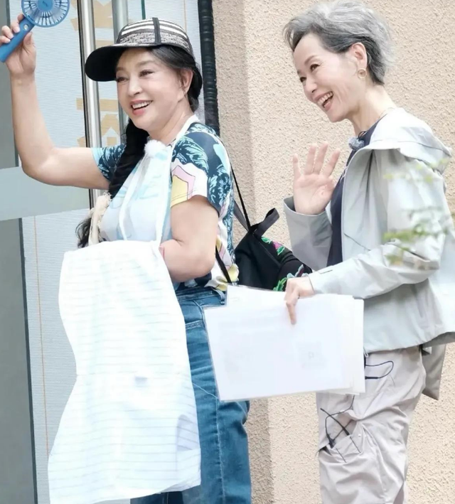 钱再多有什么用？刘晓庆意外摔倒、分不清人，给中老年人提了个醒