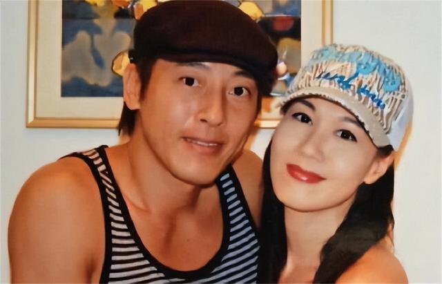 夫妻俩为了不变老，坚持31年不吃肉不生子，如今59岁近照不敢认