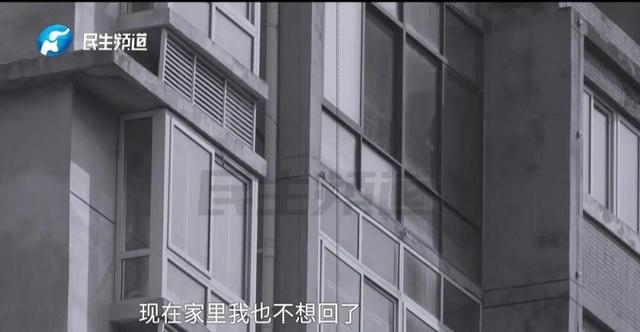 “太恶心了！”男子回家发现床上躺着一对陌生男女，女的在被窝里，男的还打招呼！妻子回应