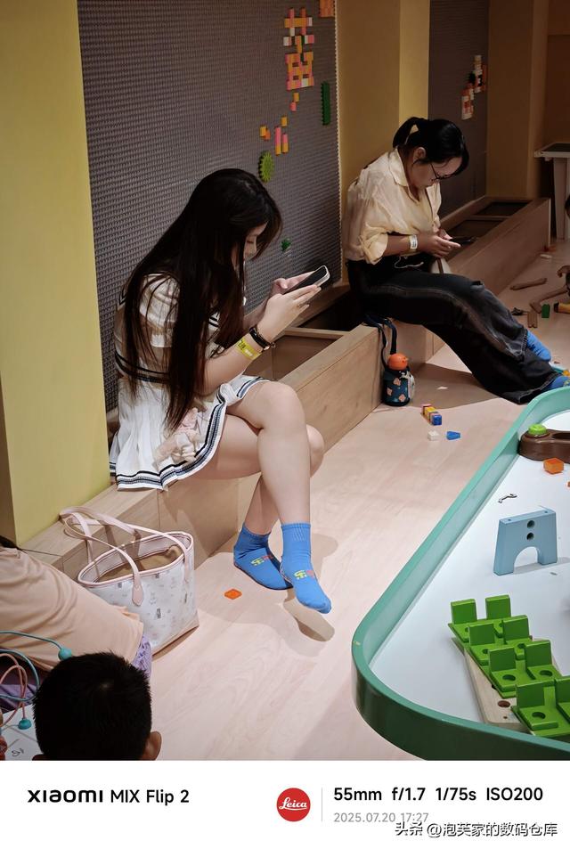 大概是目前最好的小折叠 小米MIX Flip2体验 PK三星Z Flip7优势不小