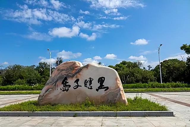 中国赚翻了，被侵占50年的国土，我国却不费一兵一卒给收回了