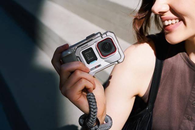 影石Insta360 Ace Pro 2冰川白限量版亮相IFA 性能与颜值兼具