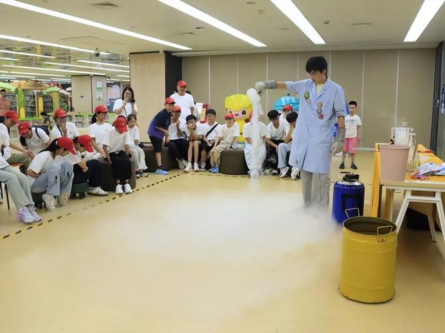 科技探秘、文化寻根、诗意赏湖……这场公益夏令营，带领青少年解锁成长新体验