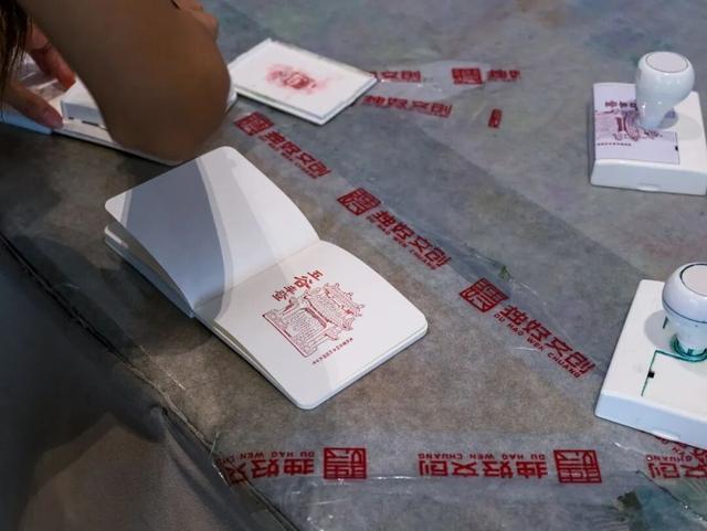 今年国庆，为什么是这座城拿了爽文剧本？
