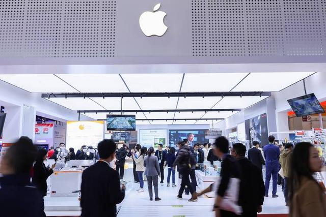 特朗普大挥关税棒，苹果想“押宝”印度，印度能靠 iPhone 翻盘吗？