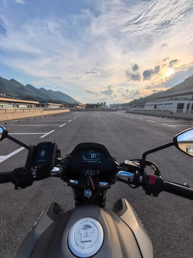 骑摩托旅行