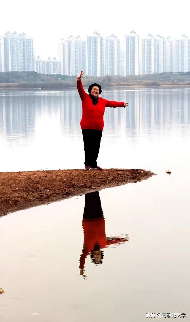 盘龙悠远银杏黄 水中学友情谊长