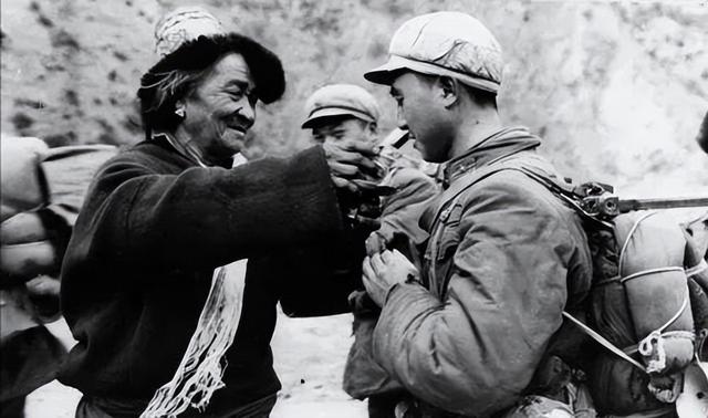 毛主席与刘少奇的发展理念有分歧，70年后再看有何定论？