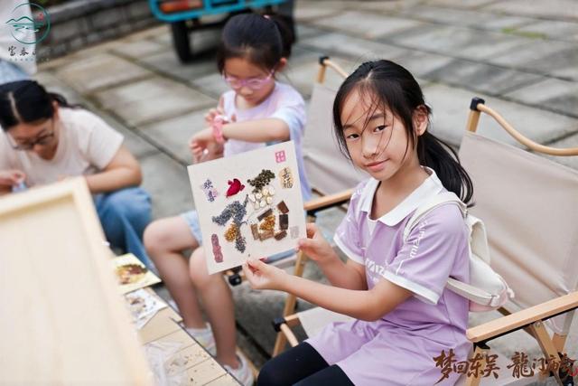 国庆中秋长假首日“炸”场！龙门古镇逛到腿软停不下来，美食吃到扶墙走！