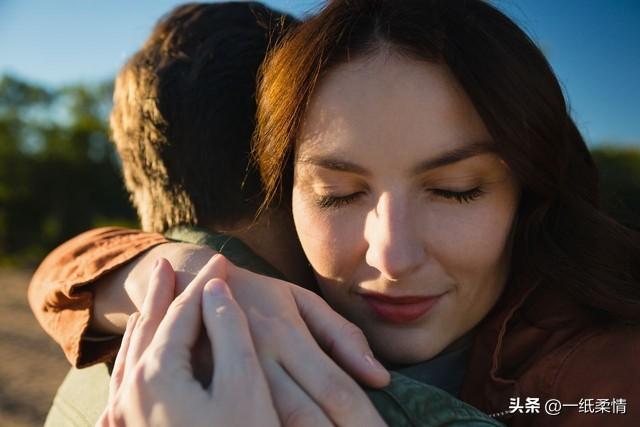 父亲再婚那天，在朋友圈发了一组照片，我看完后泪流满面