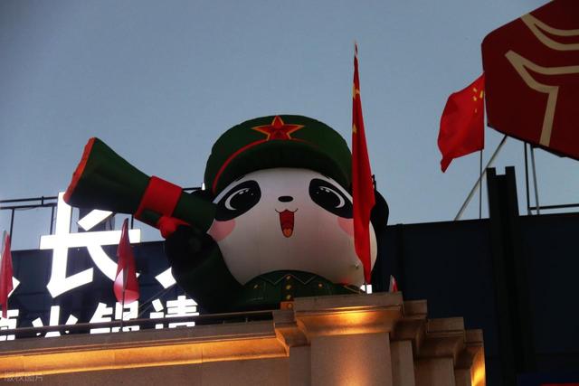 太原钟楼街各式卡通雕塑惹人爱