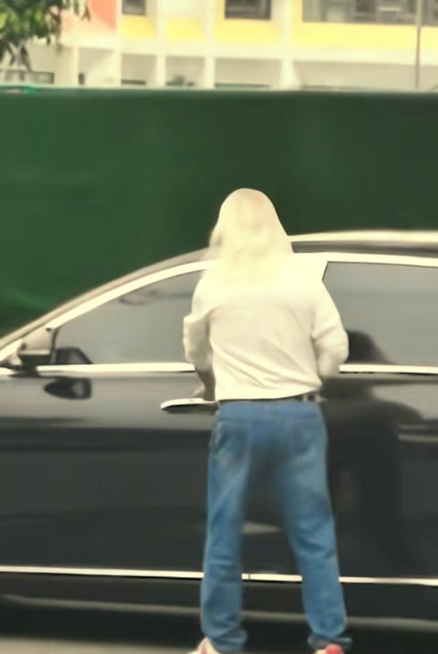 89岁王德顺晒游泳照，胸大肌饱满，全身皮肤只略微显皱，泳姿矫健