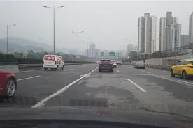 开车必须要学会的6个跟车技巧，会不会跟车，直接影响事故概率图片