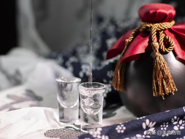白酒“热着喝”和“凉着喝”差别很大，学会正确喝法，不容易上头
