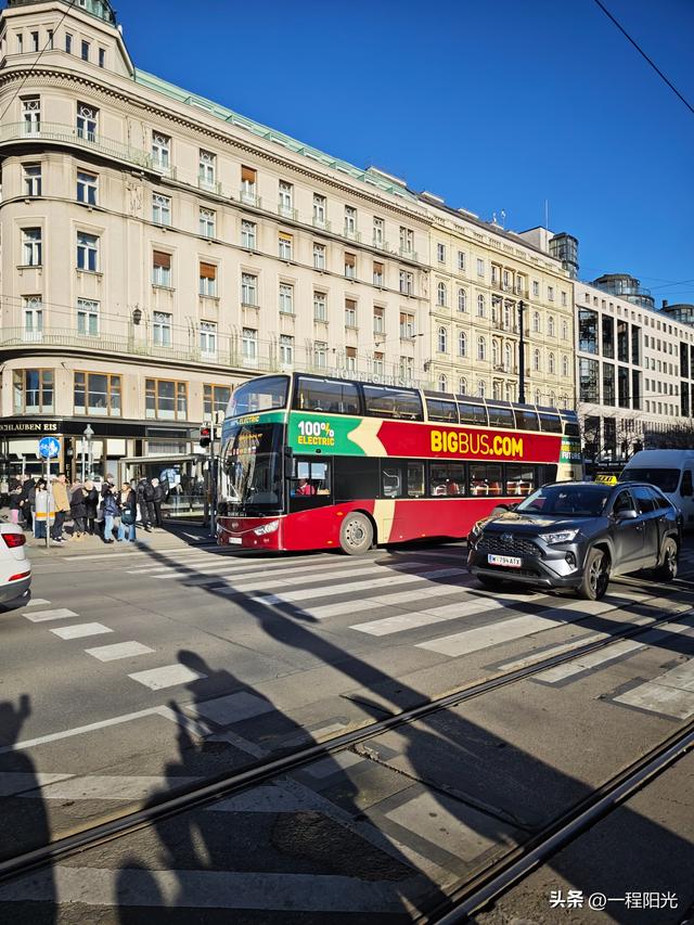 欧洲自由行之维也纳游记，华丽的宫殿与搞笑的地铁手动门