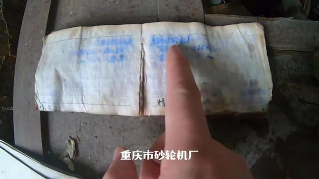 重庆巴南废弃了20多年的电影院，里面还遗留了大量上世纪的老物件