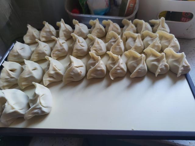 立冬吃饺子，建议大家：少吃白菜芹菜，多吃4样，应季营养补嘴空