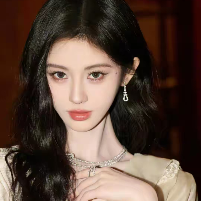 陪玩陪睡只是冰山一角	，合同纠纷，陪客旅行，舔手指	，个个都荒唐