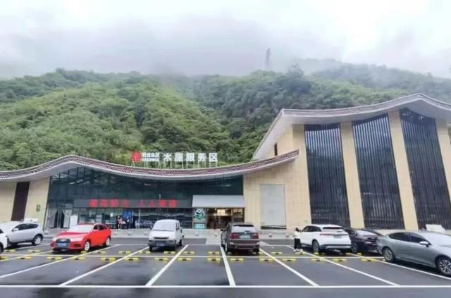 通车在即！成都4小时飙拢九寨沟