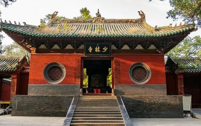 女子谈释永信，她们姐妹住少林寺3天收费1万，争着往释永信房间跑