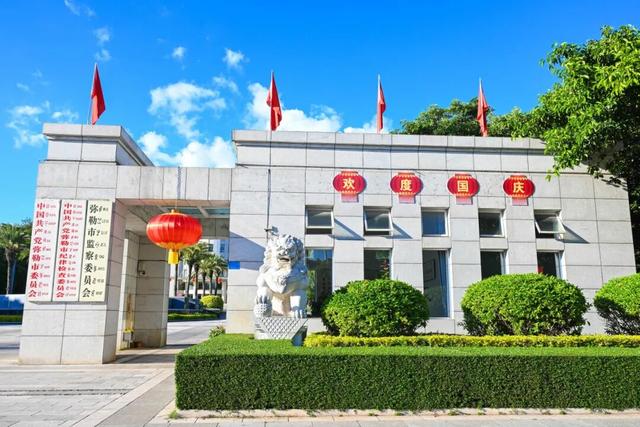 红了！弥勒国庆氛围已拉满，喜迎八方客！