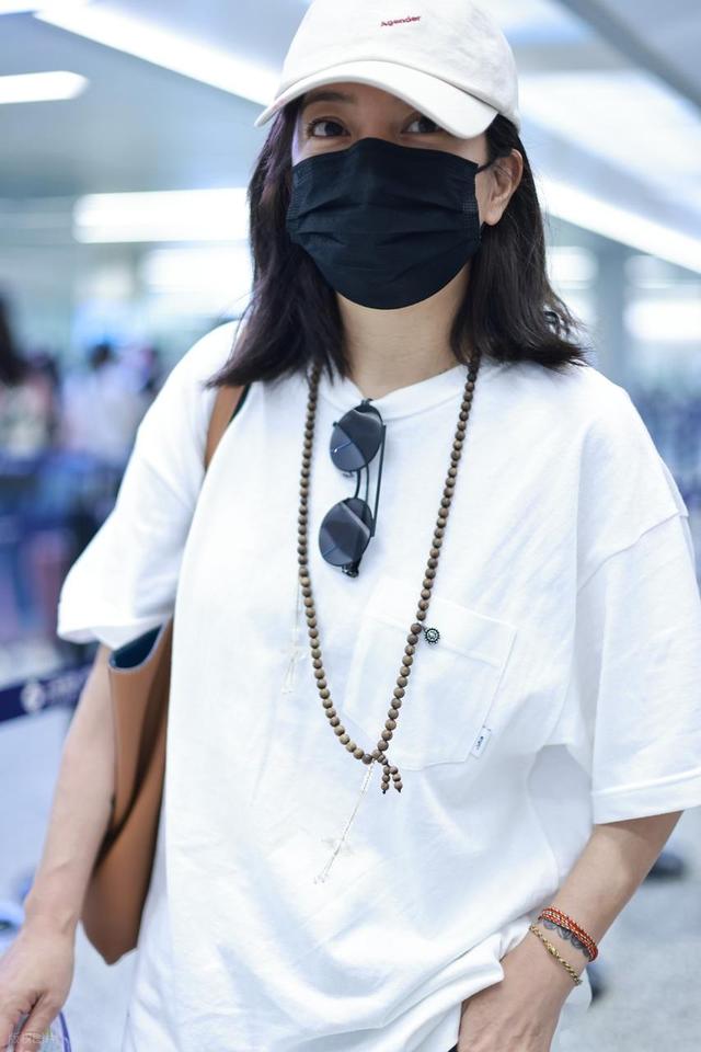 突传3个坏消息才仨月，赵薇近况曝光，一点不意外，黄晓明说得对