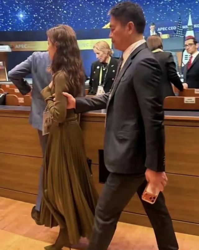 这次，章泽天终于不再顾忌所谓的体面，没给刘强东留“一丝体面”