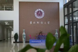 大学生创新创业的机遇与挑战图片