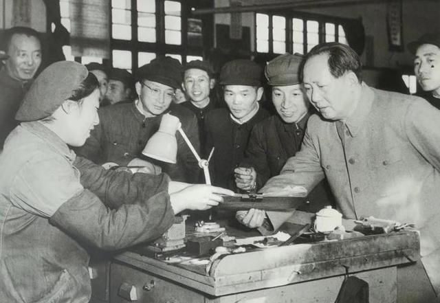 毛主席为何一生不进故宫，终生再未回延安？周总理的谈话道出实情