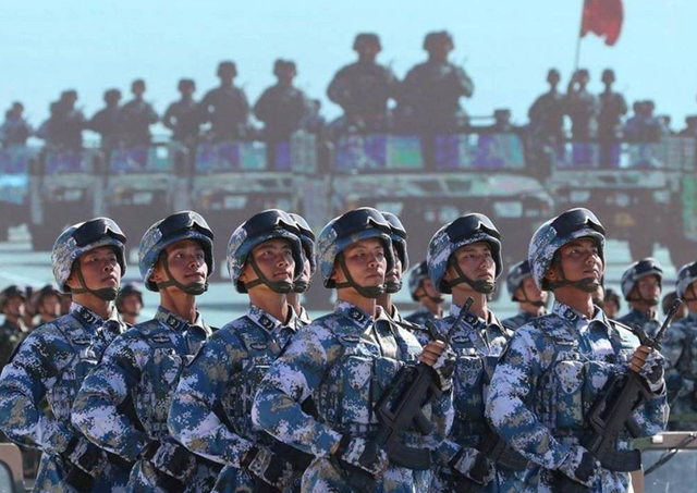 特朗普还未登机访华，大批美国坦克将运往台岛，解放军动作更大