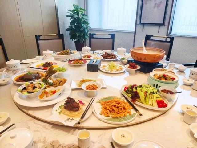 风抚云影间，邂逅秋日静谧慢时光