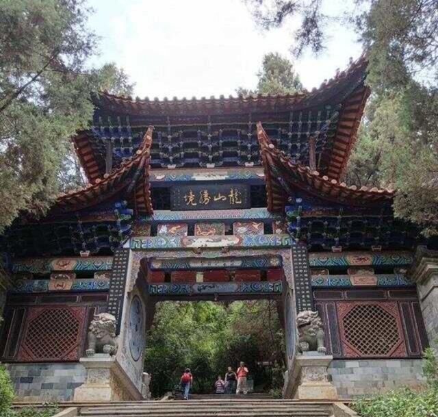 宣威人间烟火温情十足，舌尖记忆留存犹新，自然风光锦绣迷人。