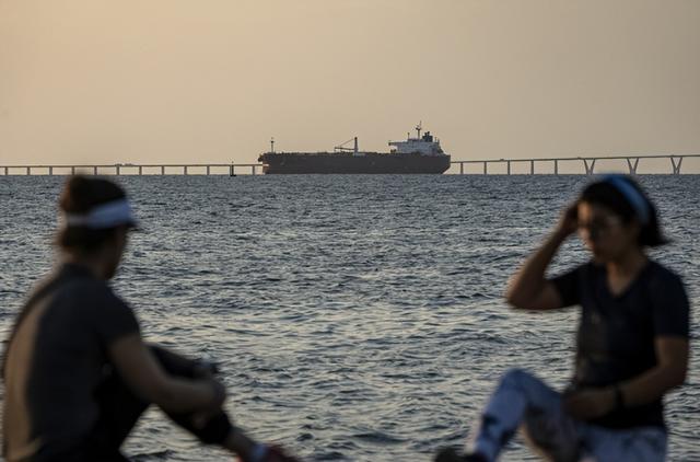 明抢5000万桶石油后，特朗普转头才发现：中国连一桶都不肯买了