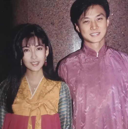 被戴8次绿帽子，3次捉奸在床，这就是我们“玉女”守卫的爱情？