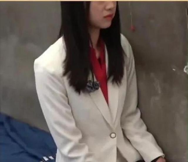 女生看守所崩溃瞬间：当众脱光，才懂尊严一文不值