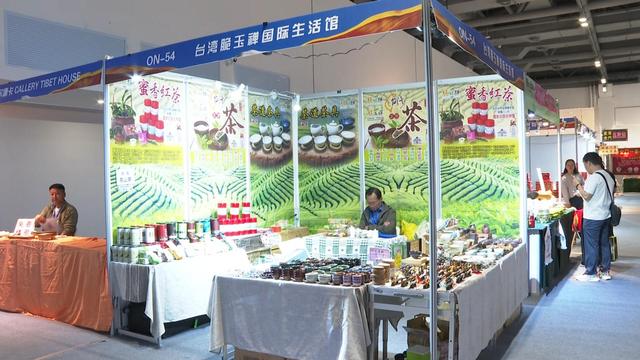 市民游客畅游文博会场馆 E馆F馆多元文化展魅力