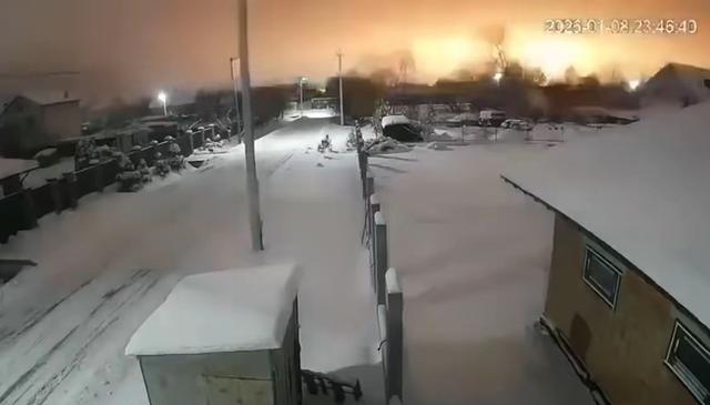 以为俄罗斯不敢动？美方刚扣油轮	，普京一发“榛树”炸穿利沃夫！