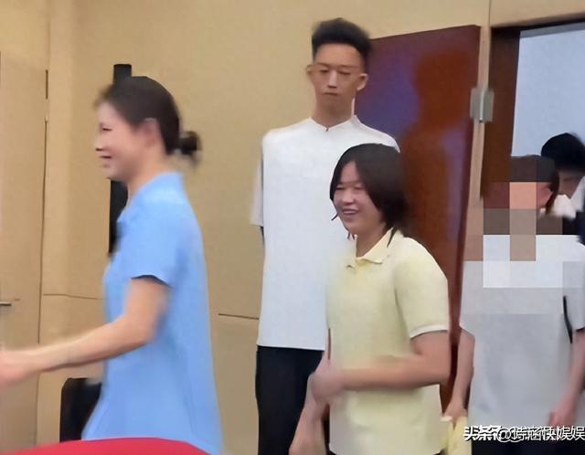 陈若琳问全红婵？大学一个月生活费多少，全红婵的回复显情商
