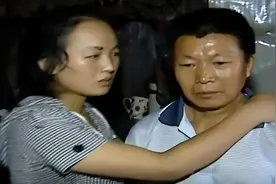 2017年，养女高考金榜题名后瞒着养父，与丢弃她的富豪爸爸相认图片