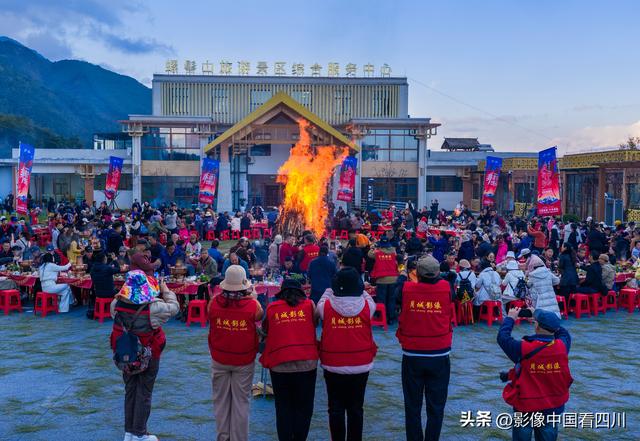 2025年“非遗进景区”凉山州螺髻山彝历新年坝坝宴引客来