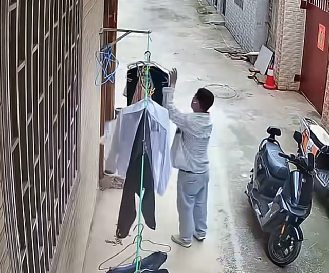 男子多次偷女内裤后续！偷窃过程流出，嘴脸曝光，女子称：可贵咧