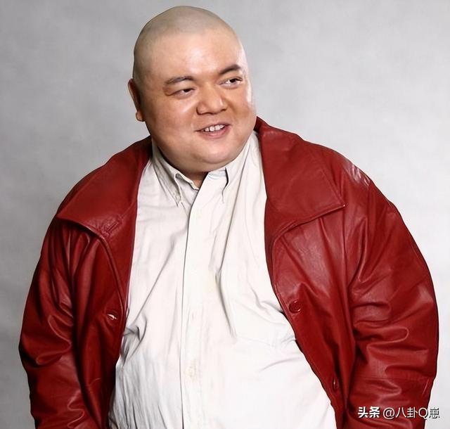5位过气明星回归农村生活，摆摊种地养猪，如今风光不再却很踏实