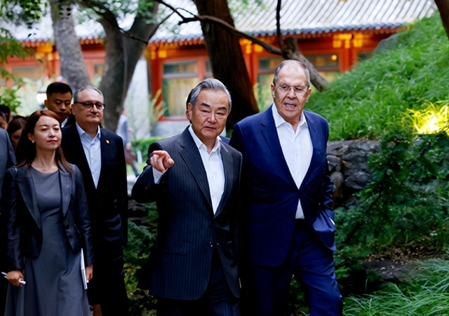 1200万炮弹抵俄，特朗普下禁令，不许中国做一件事，中方有言在先