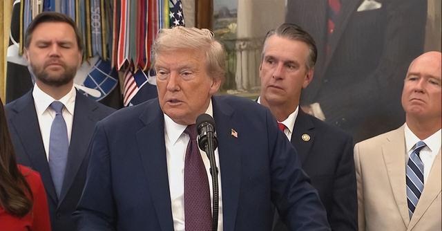 93阅兵中方没藏着，东风61震动美方，特朗普亲表祝贺，终于怕了？