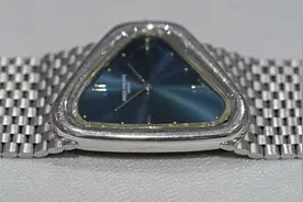 如此豪横！百达翡丽这只表的表镜居然是用钻石做的图片