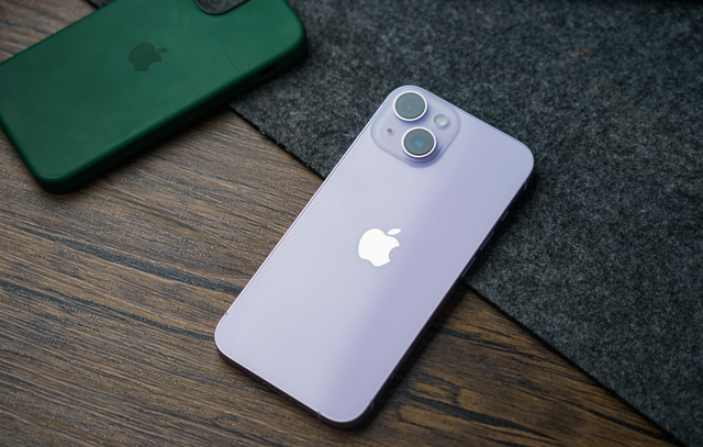 2025 最狠打脸！iPhone 14 跌到 3499 元，安卓旗舰集体沉默！