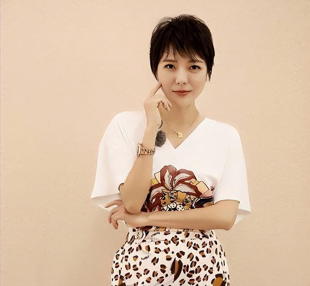 钱再多有什么用？被紧急送医院的汪涵老婆，给所有40岁女性提了醒