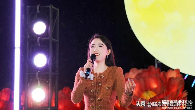 视频多图重温临夏市中秋音乐诗会，蝴蝶桥畔的双月，照亮了多少人的乡愁，绝美～