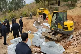 19年，亲舅带外甥出门"玩"，外甥离奇失踪后，警方在公墓刨出尸体图片