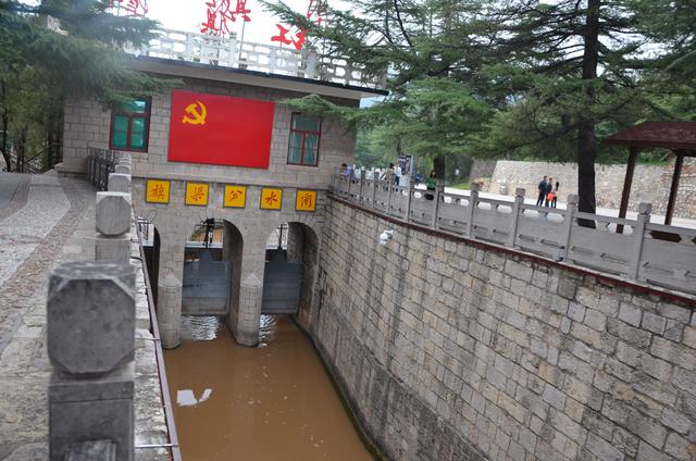 红旗渠永远是一面旗帜